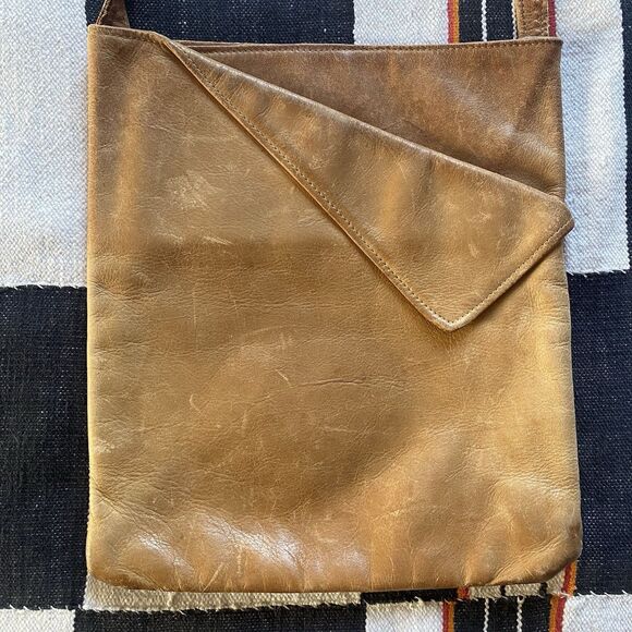 Vintage 1970’s Tan Leather Crossbody Shoulder Bag Purse. Boho. Hippie. Rare. - Picture 2 of 12